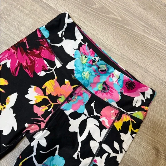 •CALVIN KLEIN PERFORMANCE• FLORAL BIKER SHORTS - Picture 2 of 6